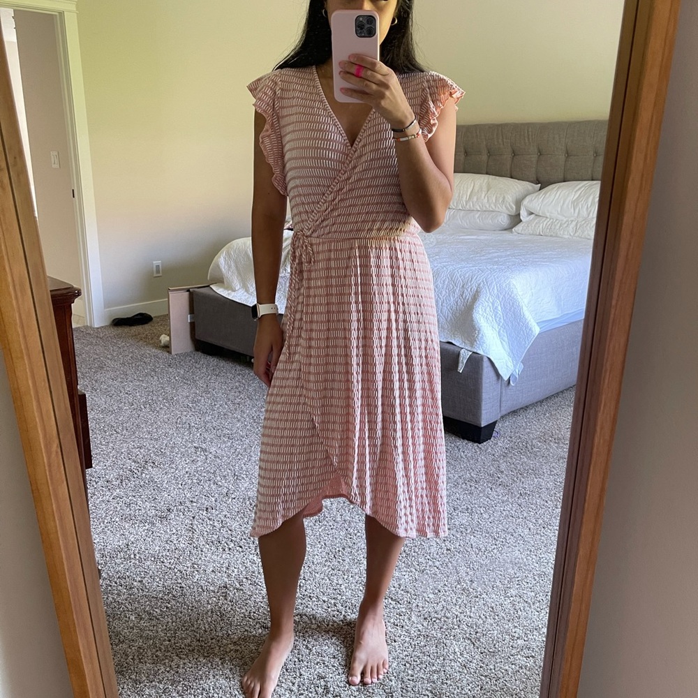 LIKE NEW Pink Detail Dress